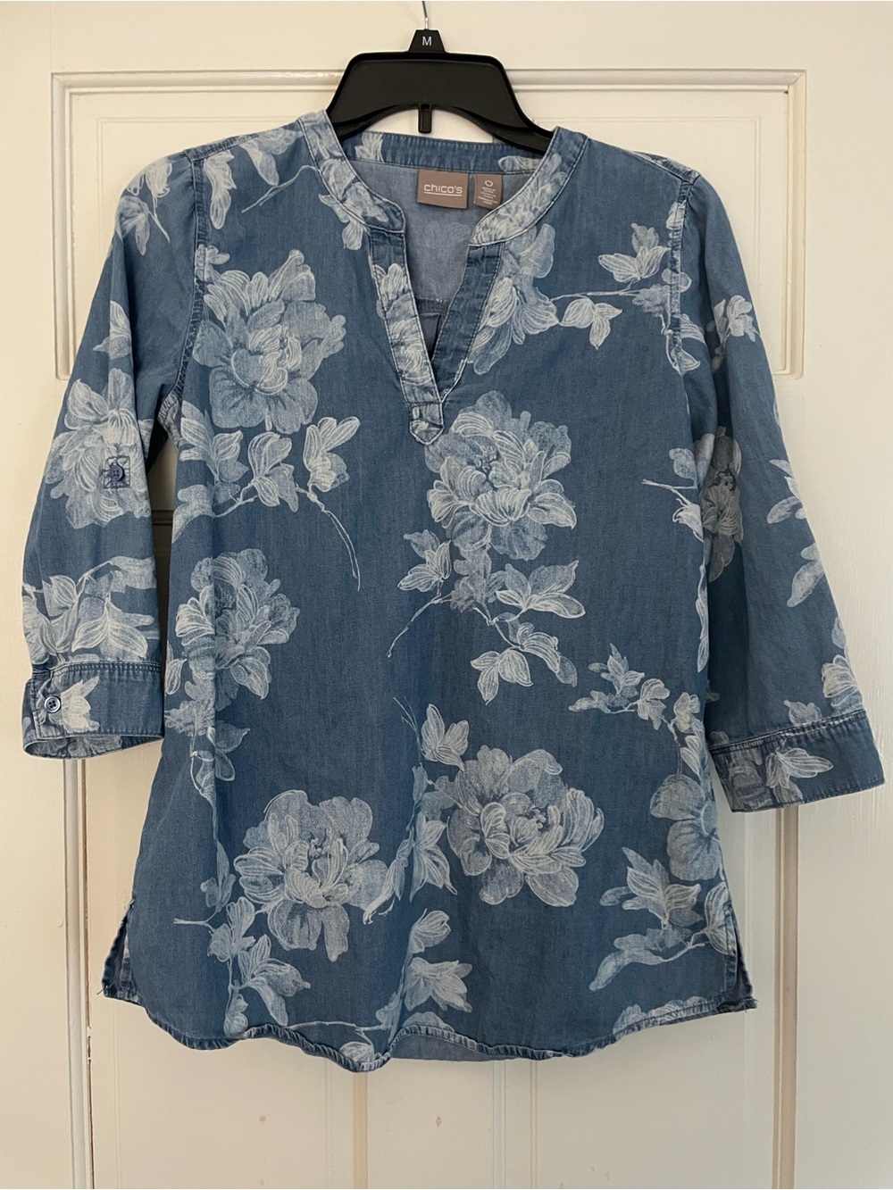 Chico’s Floral 3/4 sleeve denim Blouse Size 0 or Small